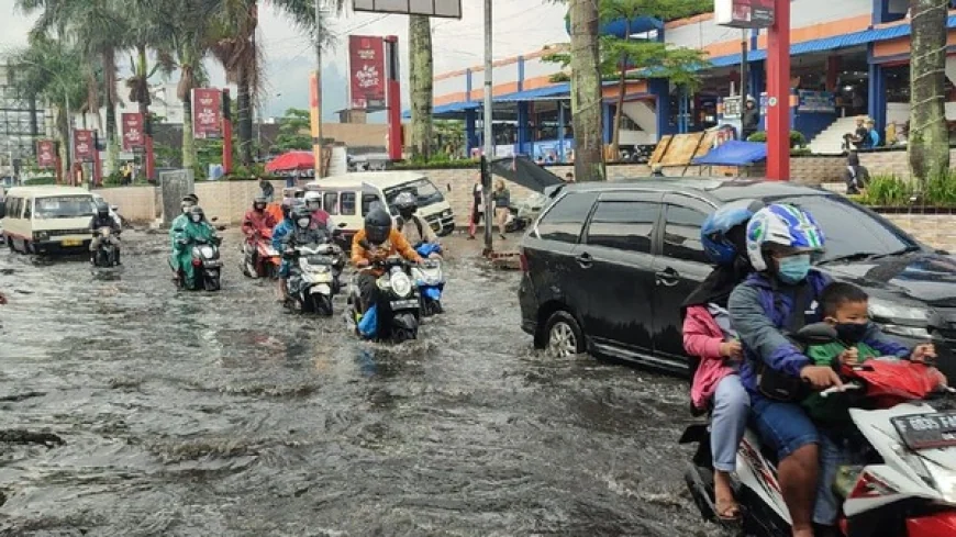 Banjir Bandang Landa Lembang, Satu Orang Hilang dan Aktivitas Wisata Lumpuh