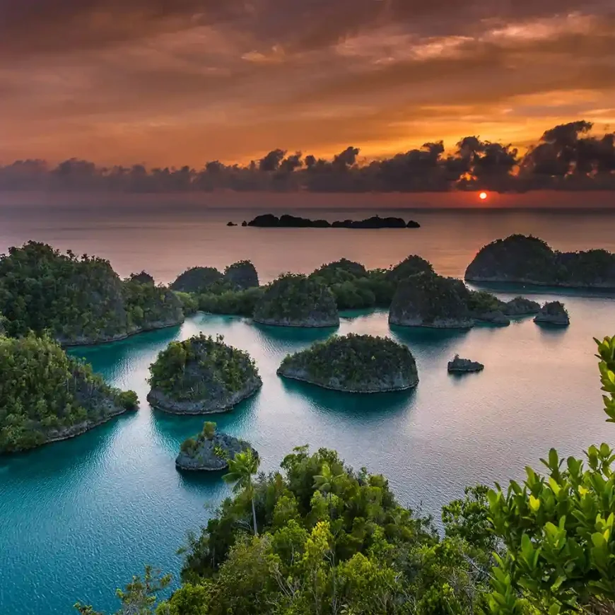 Raja Ampat Terancam: Tambang Nikel Mengusik Surga Bahari Indonesia