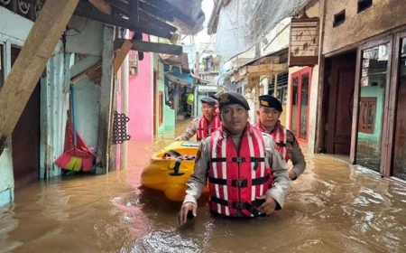 Banjir Kiriman dari Bogor Rendam Permukiman di Jakarta Timur, Ketinggian Capai 2 Meter