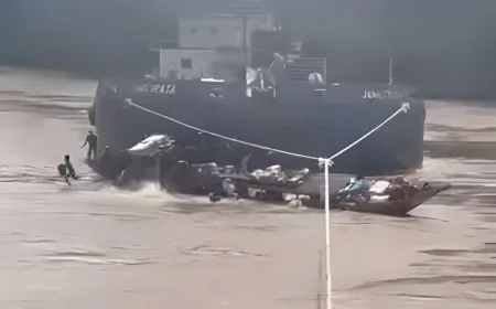 Kapal Penumpang Tenggelam di Sungai Barito Usai Ditabrak Tongkang, Tiga Orang Masih Hilang