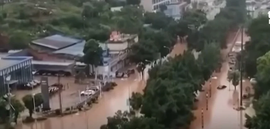 Banjir Besar Landa Tiongkok, Ribuan Warga Dievakuasi