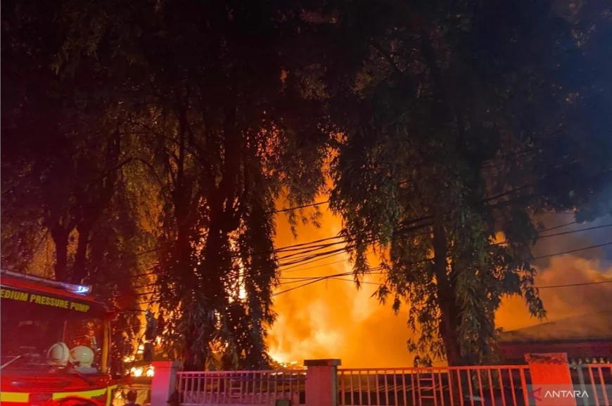 Kebakaran Landa Taman Puring Tadi Malam, Warga Panik dan Berhamburan