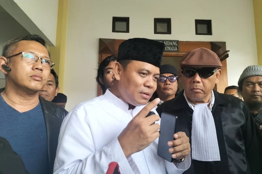 Polemik Ijazah Jokowi Memanas, Gus Nur Tantang Jaksa Tunjukkan Bukti Asli di Persidangan