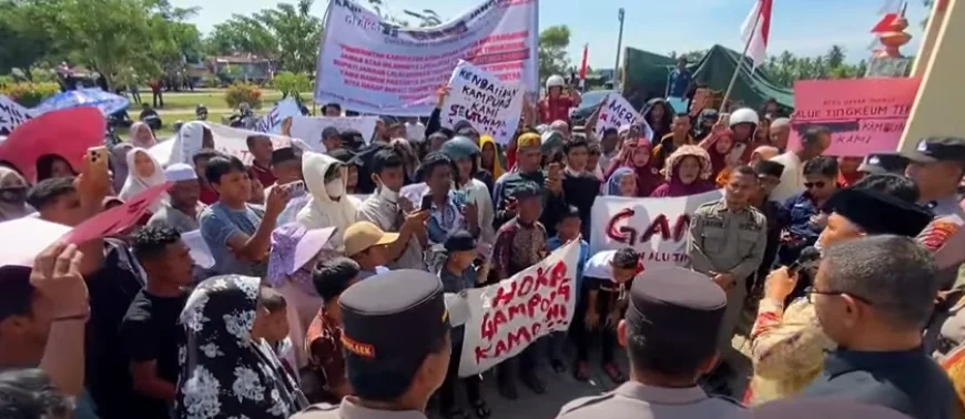 Ratusan Warga Desa Senebo Alutingkem Demo Tuntut Kejelasan Status Desa yang Hilang dari Administrasi