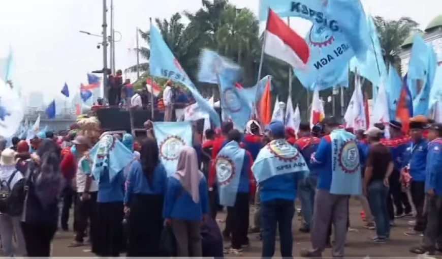 Ribuan Buruh Gelar Aksi Unjuk Rasa di Depan Gedung DPR RI, Suarakan Hapus Outsourcing dan Tolak Upah Murah