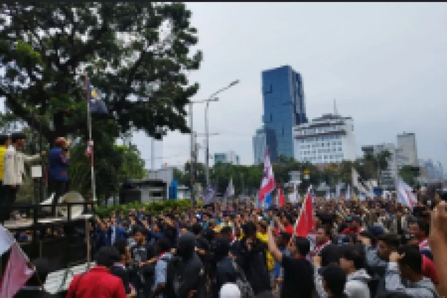 Massa Aksi Desak Polisi Izinkan Demonstrasi di Patung Kuda